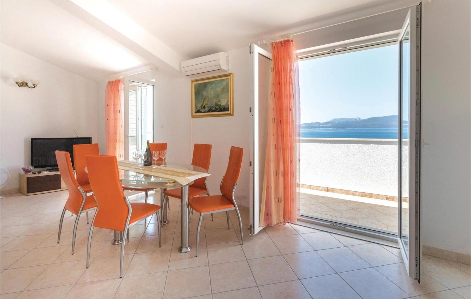 2 Bedroom Lovely Apartment In Komarna Клек Екстериор снимка
